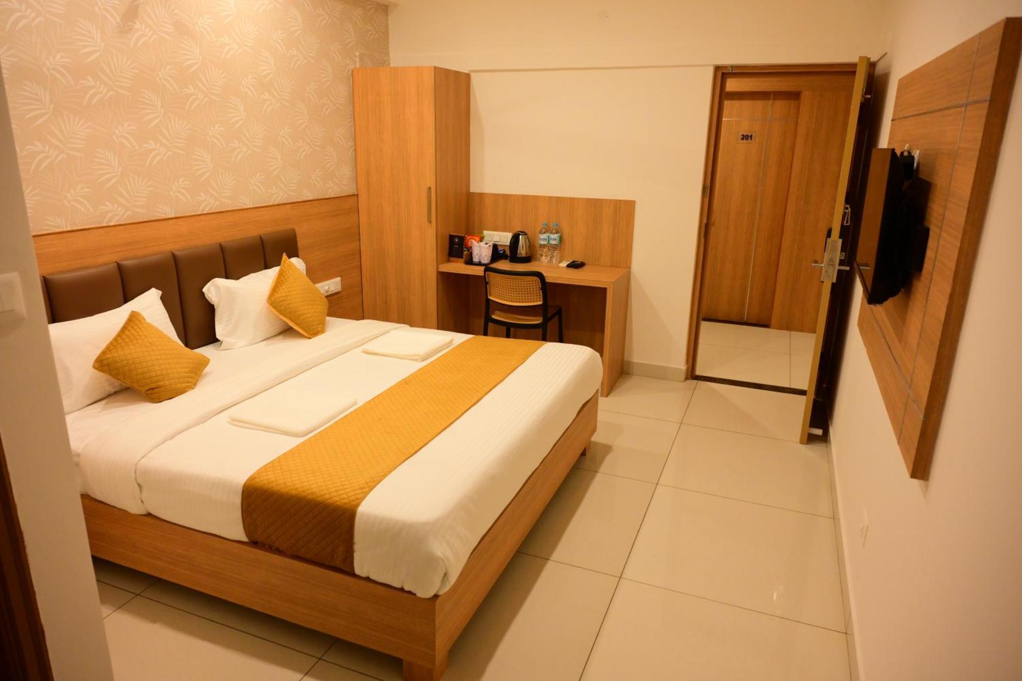 Bimba Hotels Мисор Екстериор снимка